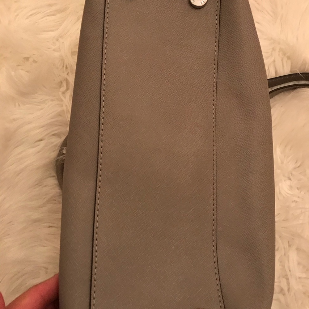 Michael Kors Hand Bag - Picture 5 of 9